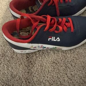 Fila Sneakers in Navy and Red men’s 9.5/women’s 11